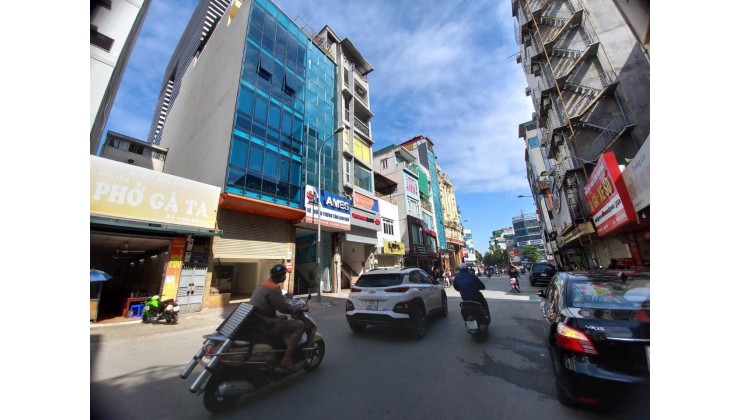 TOÀ NHÀ VĂN PHÒNG - MẶT PHỐ NAM ĐỒNG, GIAO VỚI XÃ ĐÀN, SAU NHÀ MẶT NGÕ, VỊ TRÍ TUYỆT ĐẸP. TẦM TIỀN HIẾM.